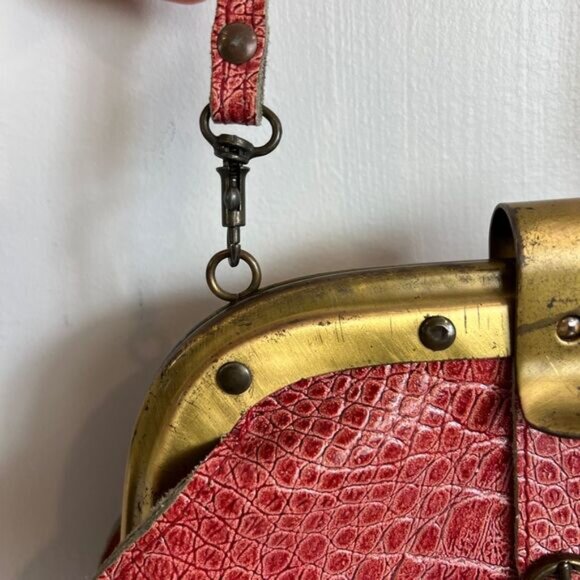 Vintage 70s 80s Red Genuine Leather Gold Metal Clasp Women's Crossbody Bag Purse - Picture 10 of 15